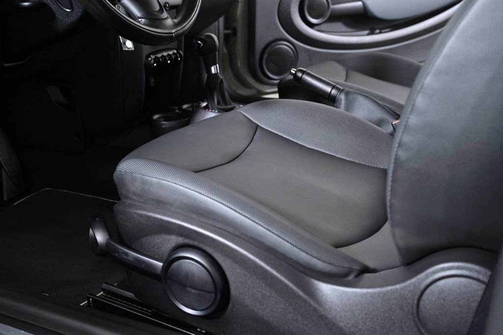 Used 2011 MINI Cooper Hardtop FWD image 25
