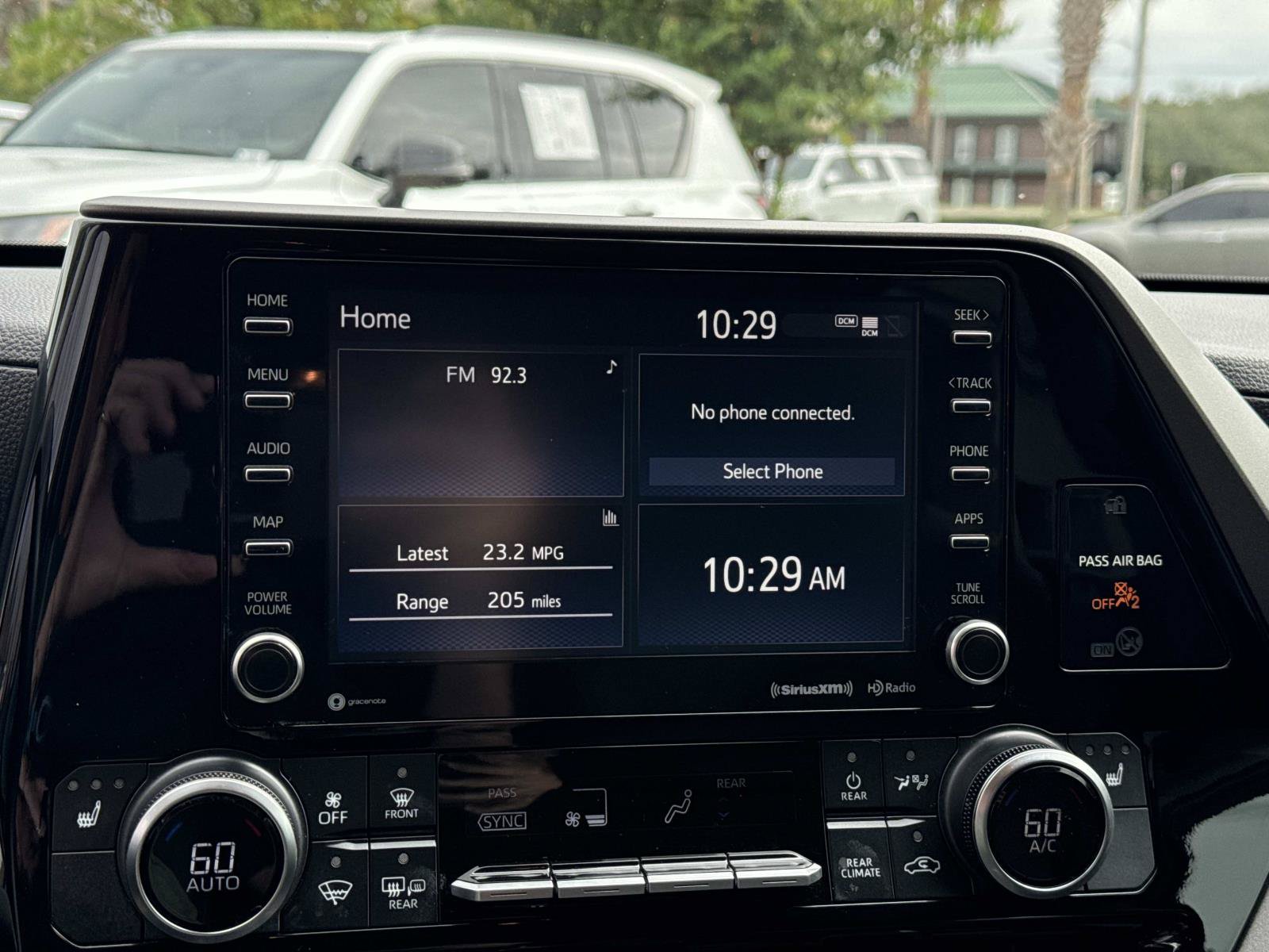 Used 2021 Toyota Highlander XLE AWD/4WD image 23