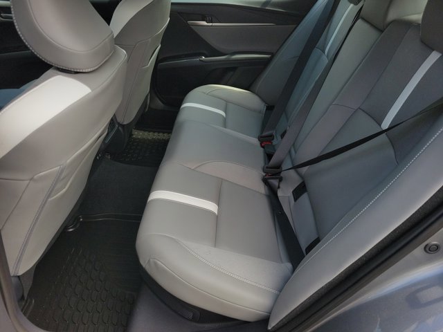 Used 2025 Toyota Camry SE image 9