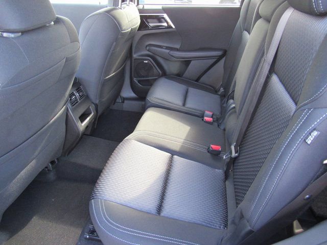 New 2026 Mitsubishi Outlander ES image 8