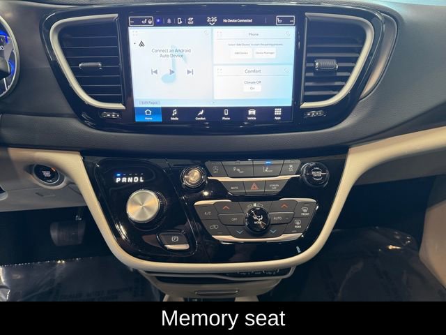 Used 2024 Chrysler Pacifica Touring-L image 5