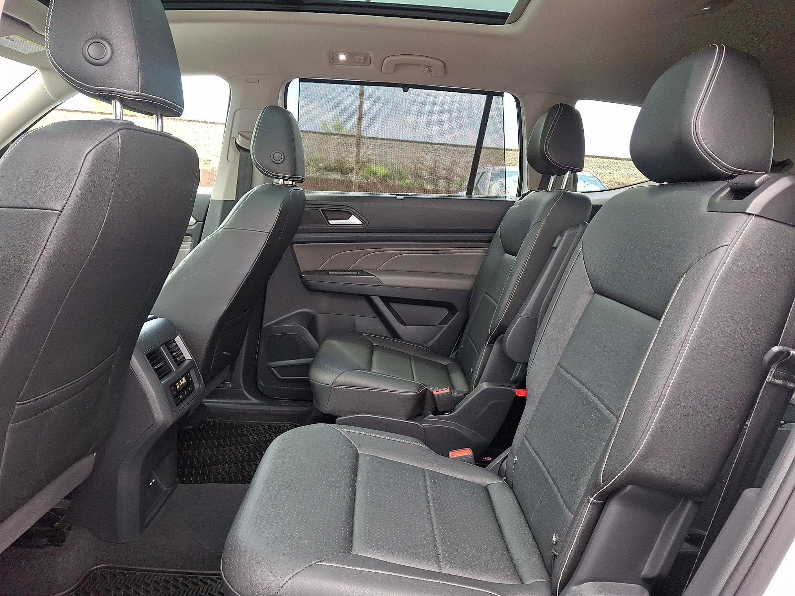 Used 2023 Volkswagen Atlas SE w/ Panoramic Sunroof Package image 10