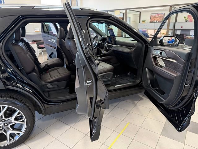 Used 2025 Ford Explorer Platinum w/ Ultimate Package AWD/4WD image 30