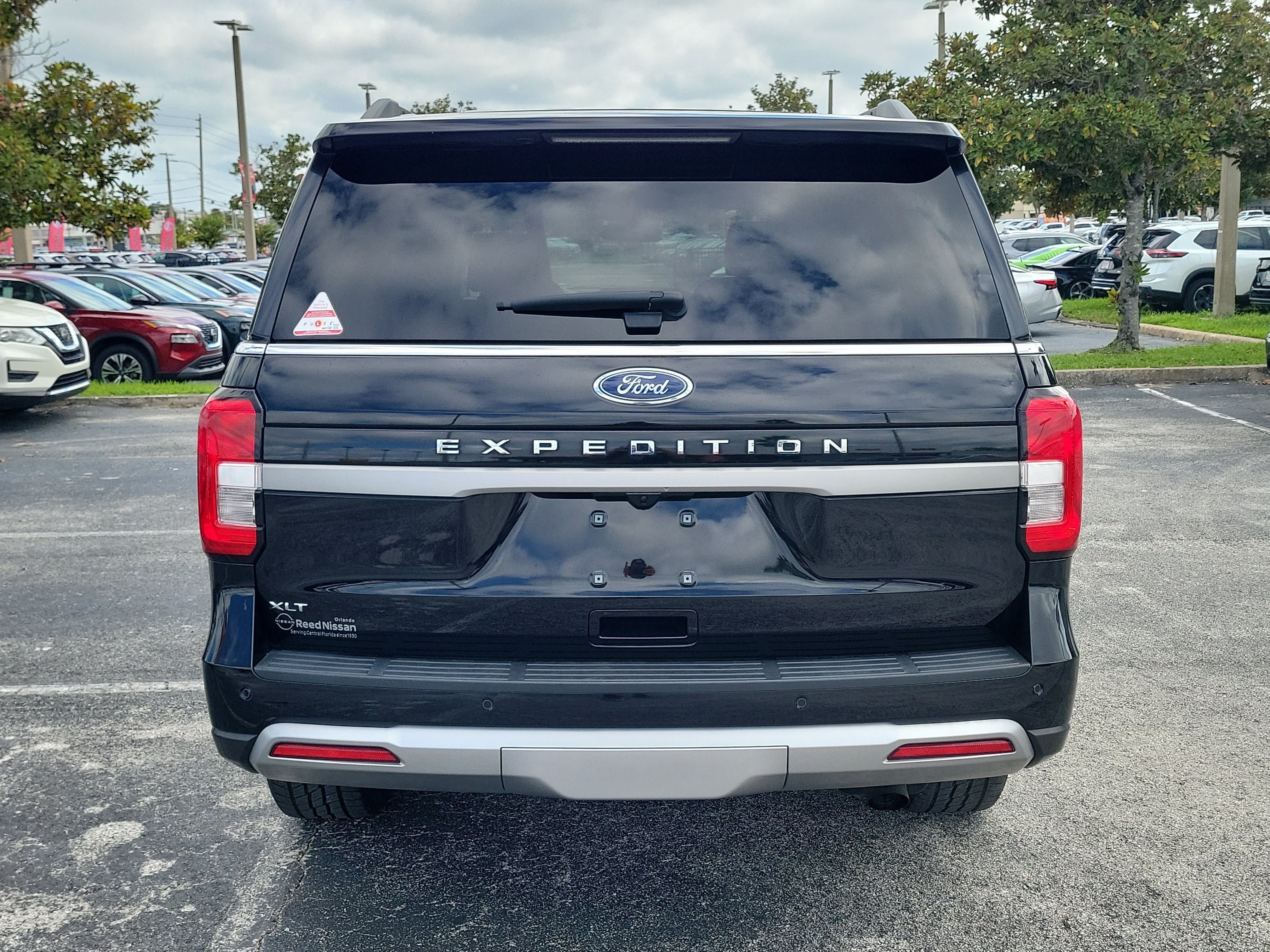Used 2024 Ford Expedition XLT RWD image 6