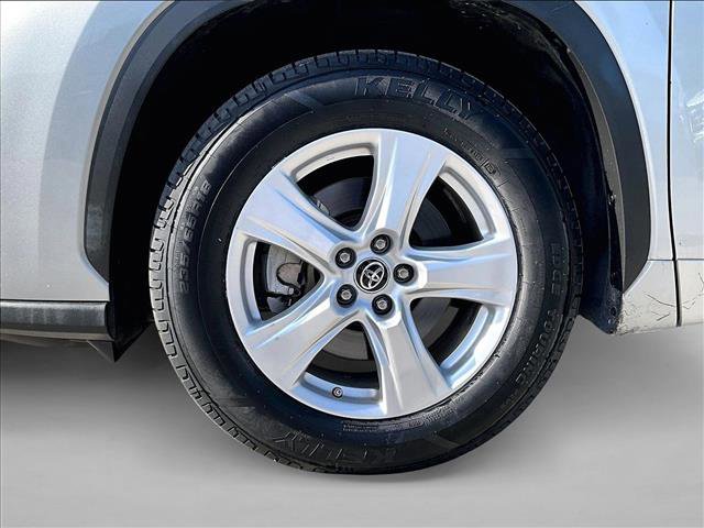 Used 2021 Toyota Highlander L image 10