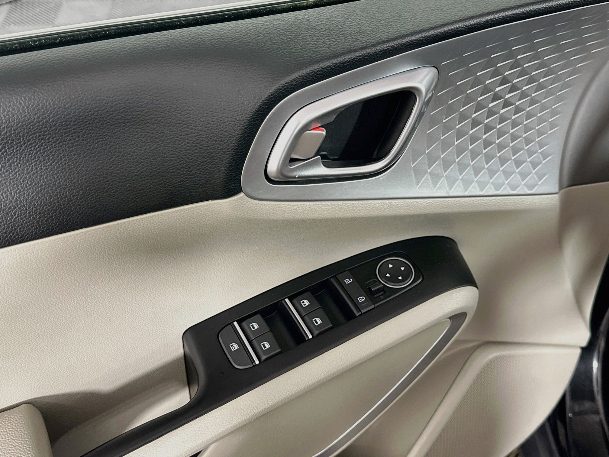 Used 2025 Kia Soul LX w/ LX Technology Package FWD image 15
