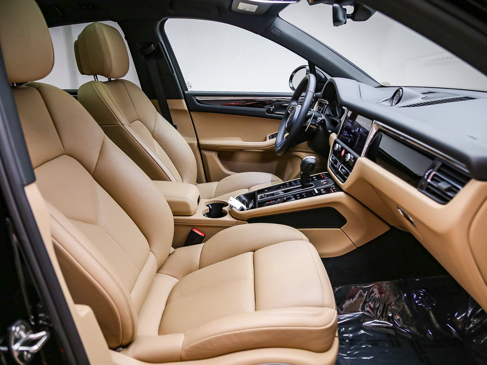 Certified 2026 Porsche Macan AWD/4WD image 20