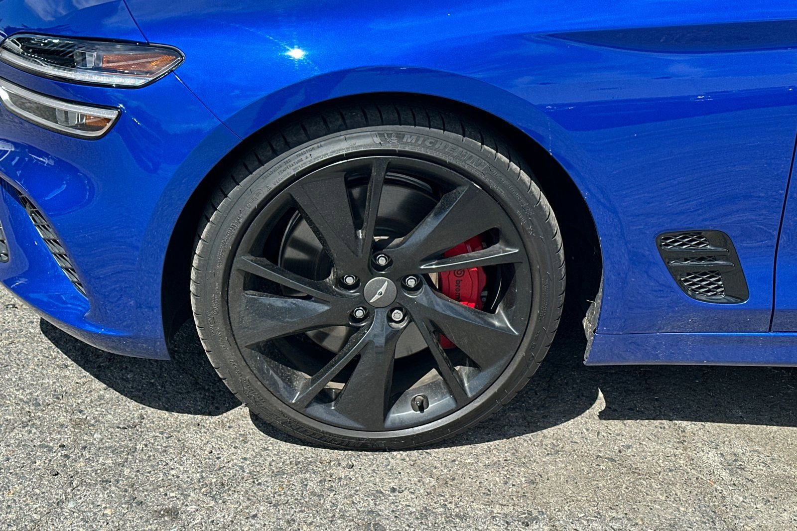 Used 2023 Genesis G70 3.3T w/ Sport Prestige Package image 9