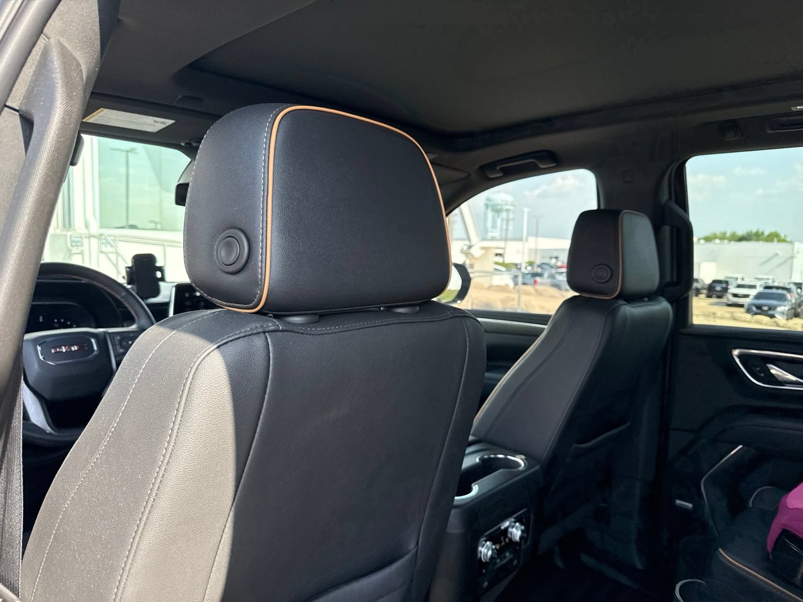 Used 2024 GMC Yukon AT4 w/ Technology Package AWD/4WD image 12