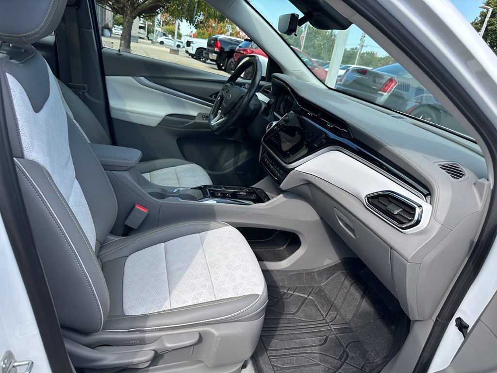Used 2023 Chevrolet Bolt EUV Premier w/ Sun & Sound Package FWD image 27