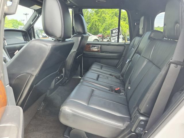 Used 2015 Lincoln Navigator 4WD image 13