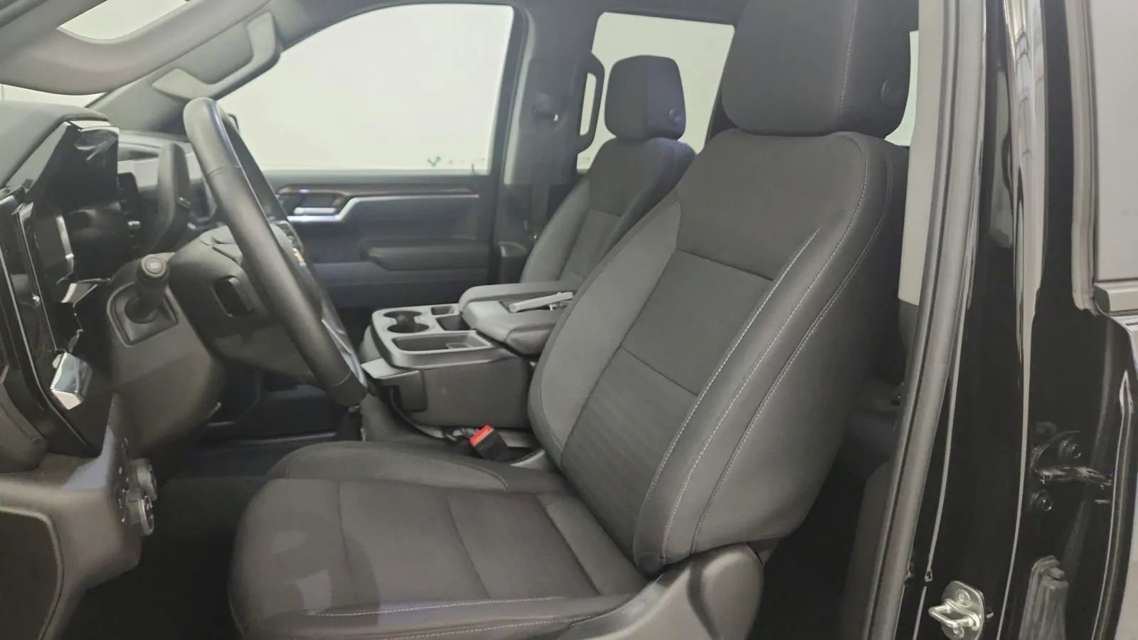 Used 2025 Chevrolet Silverado 1500 LT image 23