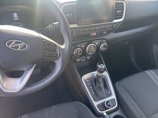 Used 2025 Hyundai Venue SEL FWD image 12
