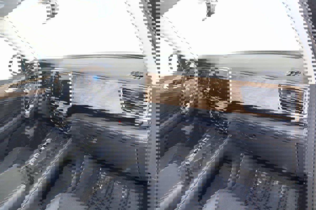 Used 2024 Volkswagen Atlas SE image 40