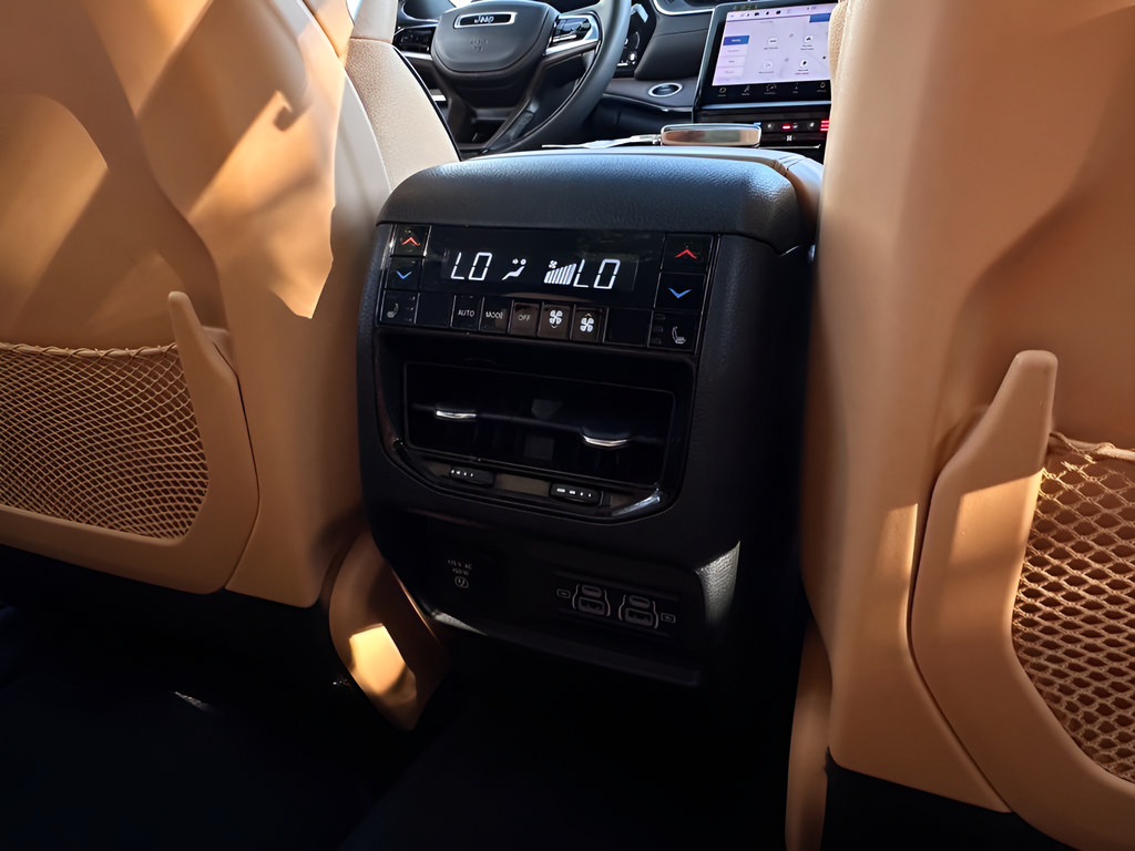 Used 2023 Jeep Grand Cherokee Summit w/ Luxury Tech Group V RWD image 22