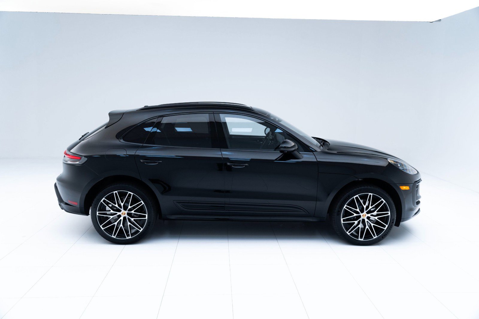 New 2025 Porsche Macan image 8