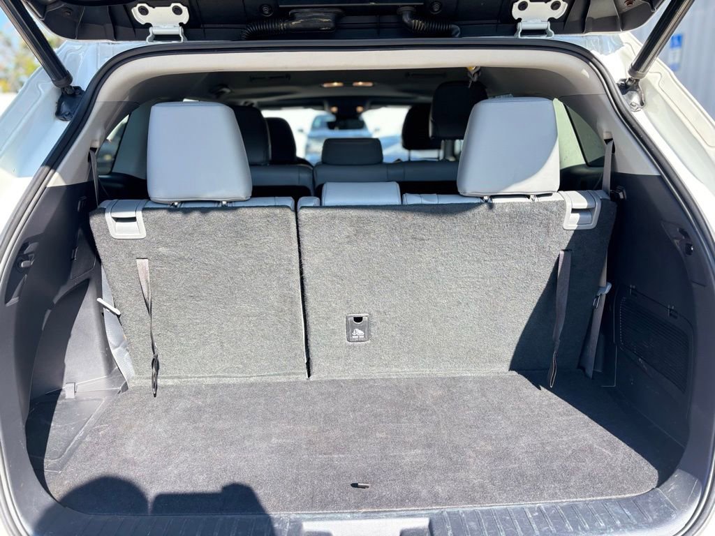 Used 2020 Toyota Highlander XLE image 20