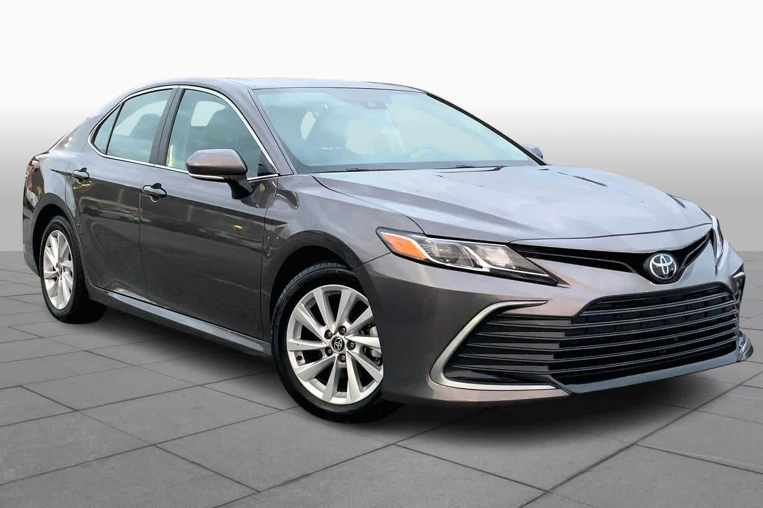 Used 2024 Toyota Camry LE w/ Convenience Package FWD image 4
