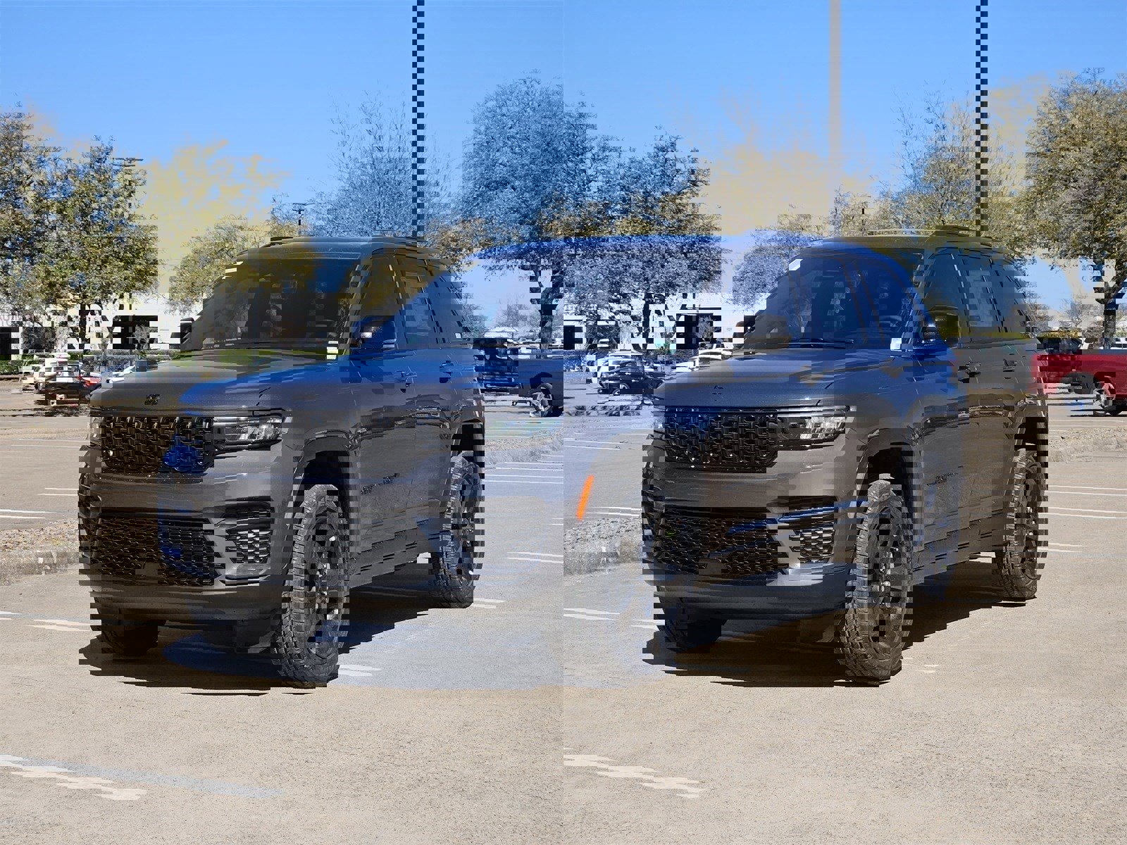 New 2025 Jeep Grand Cherokee Altitude image 2