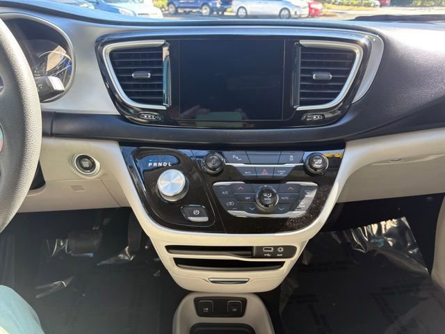 Used 2018 Chrysler Pacifica Touring Plus image 22