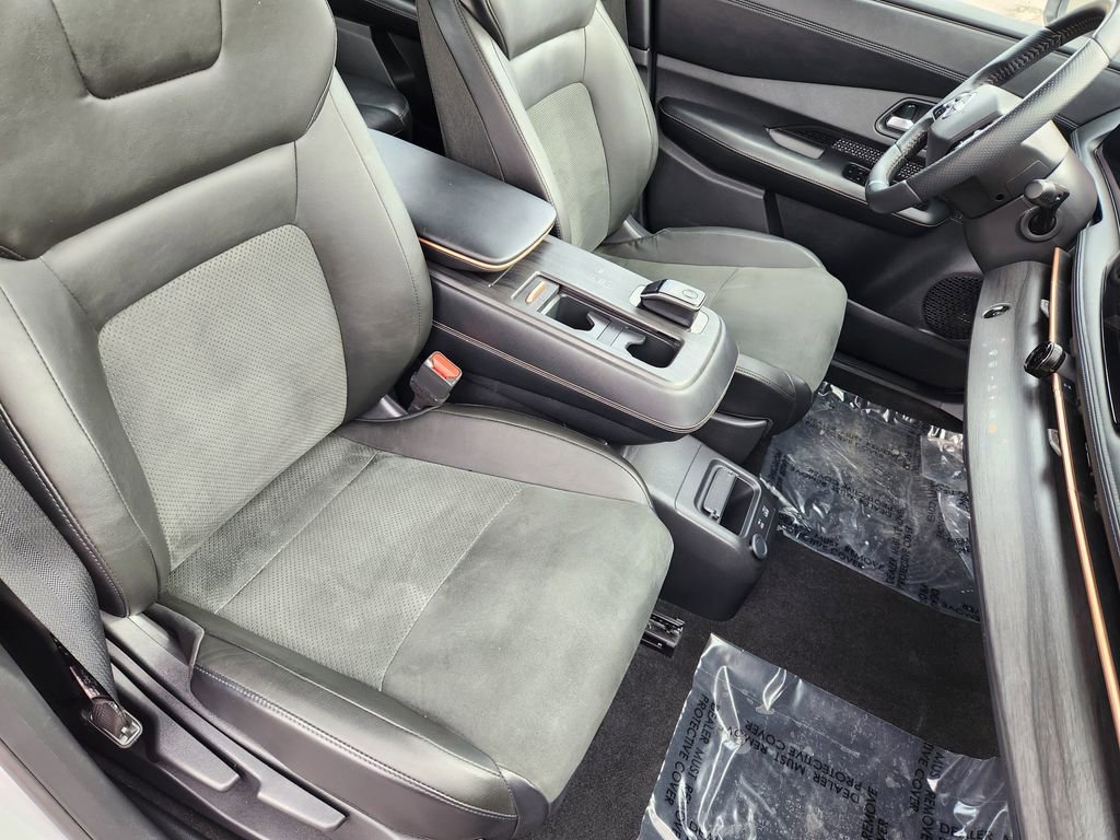 Used 2023 Nissan Ariya FWD image 11