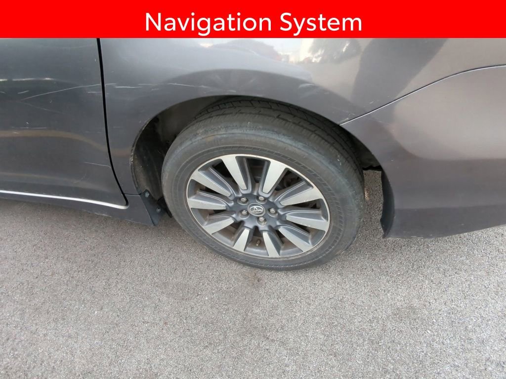 Used 2018 Toyota Sienna Limited Premium AWD/4WD image 5