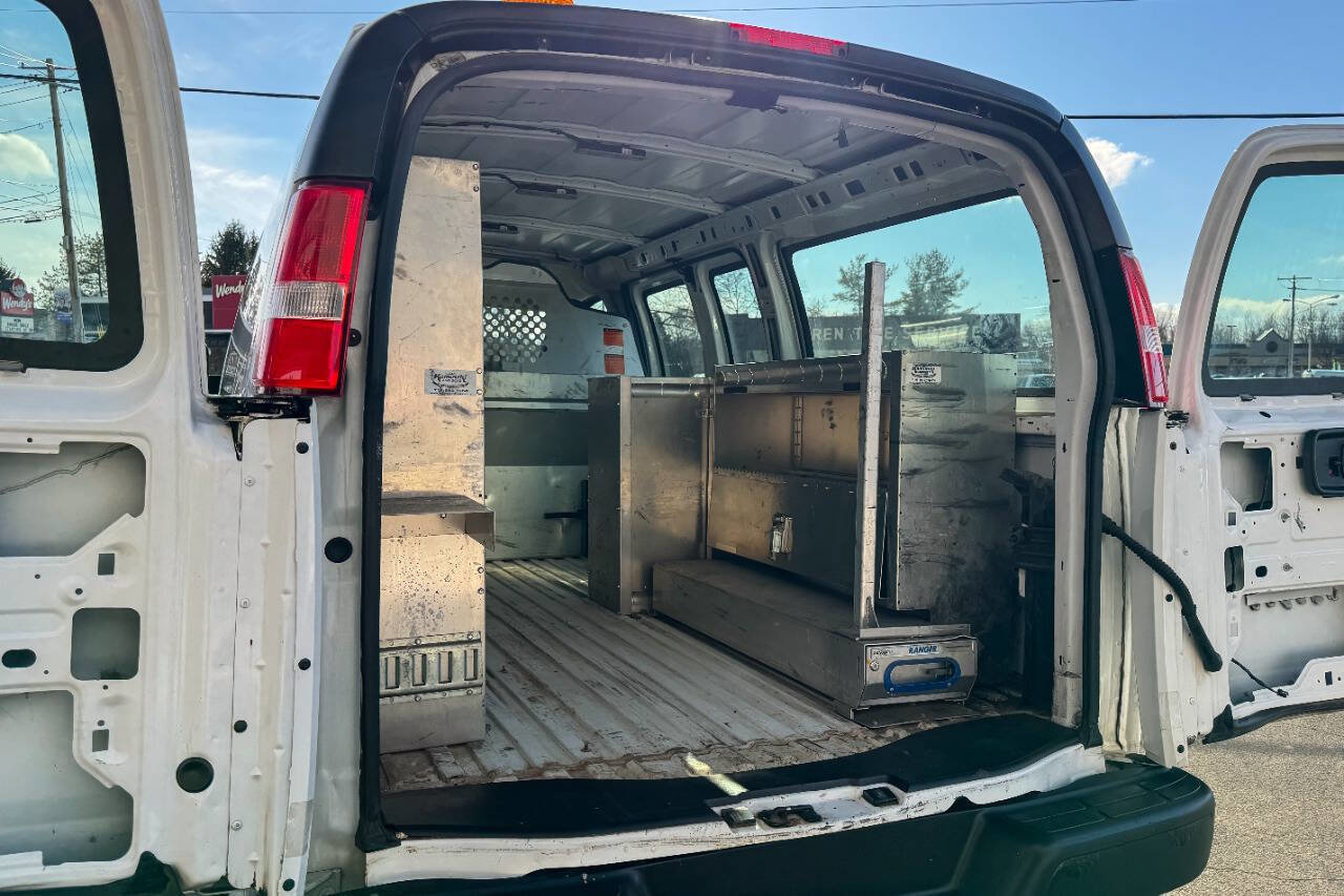 Used 2016 Chevrolet Express 2500 image 17