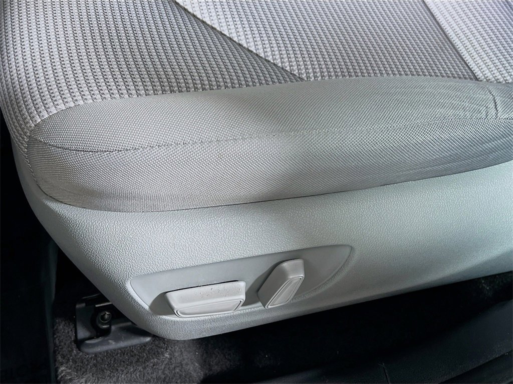 Used 2023 Toyota Highlander L image 18