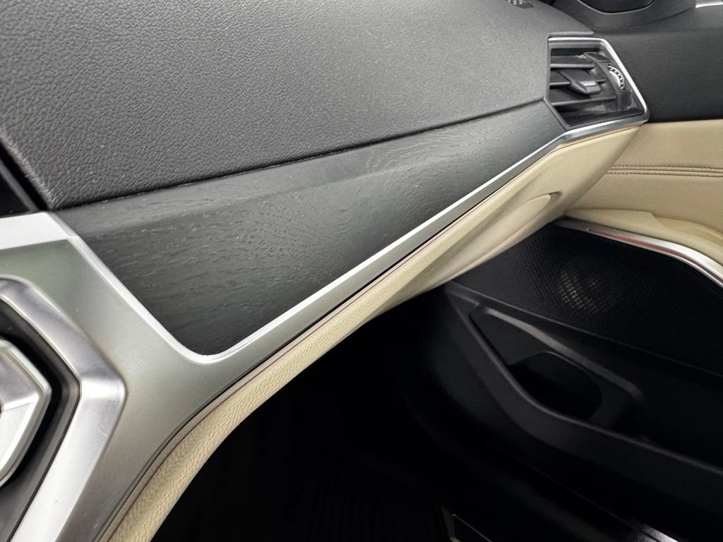 Used 2019 BMW 330i xDrive Sedan w/ Premium Package AWD/4WD image 18