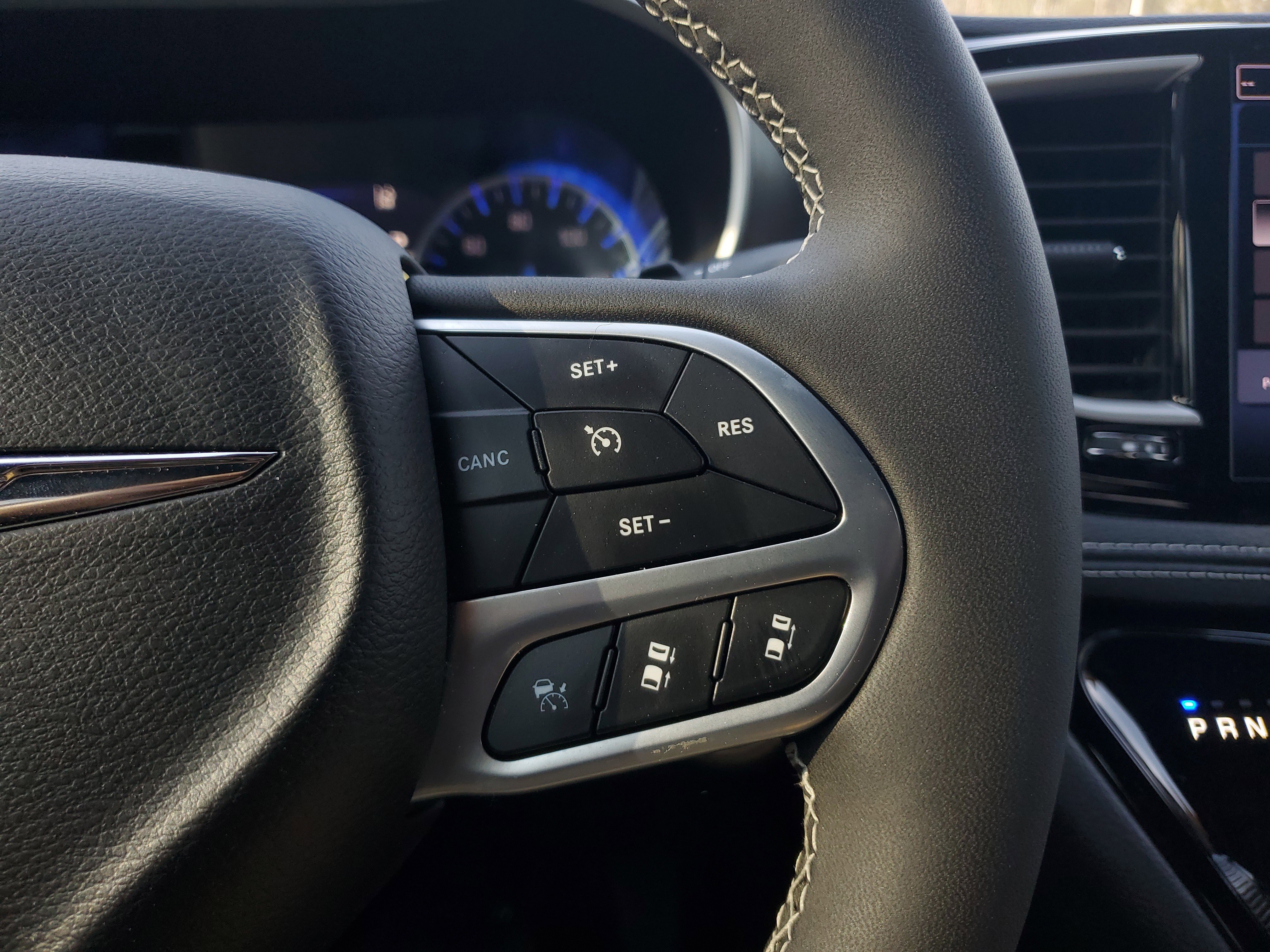 Used 2025 Chrysler Pacifica Select image 21