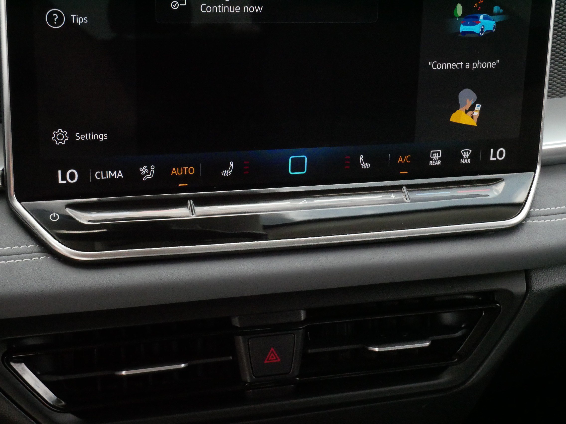 Certified 2025 Volkswagen Tiguan SE AWD/4WD image 23