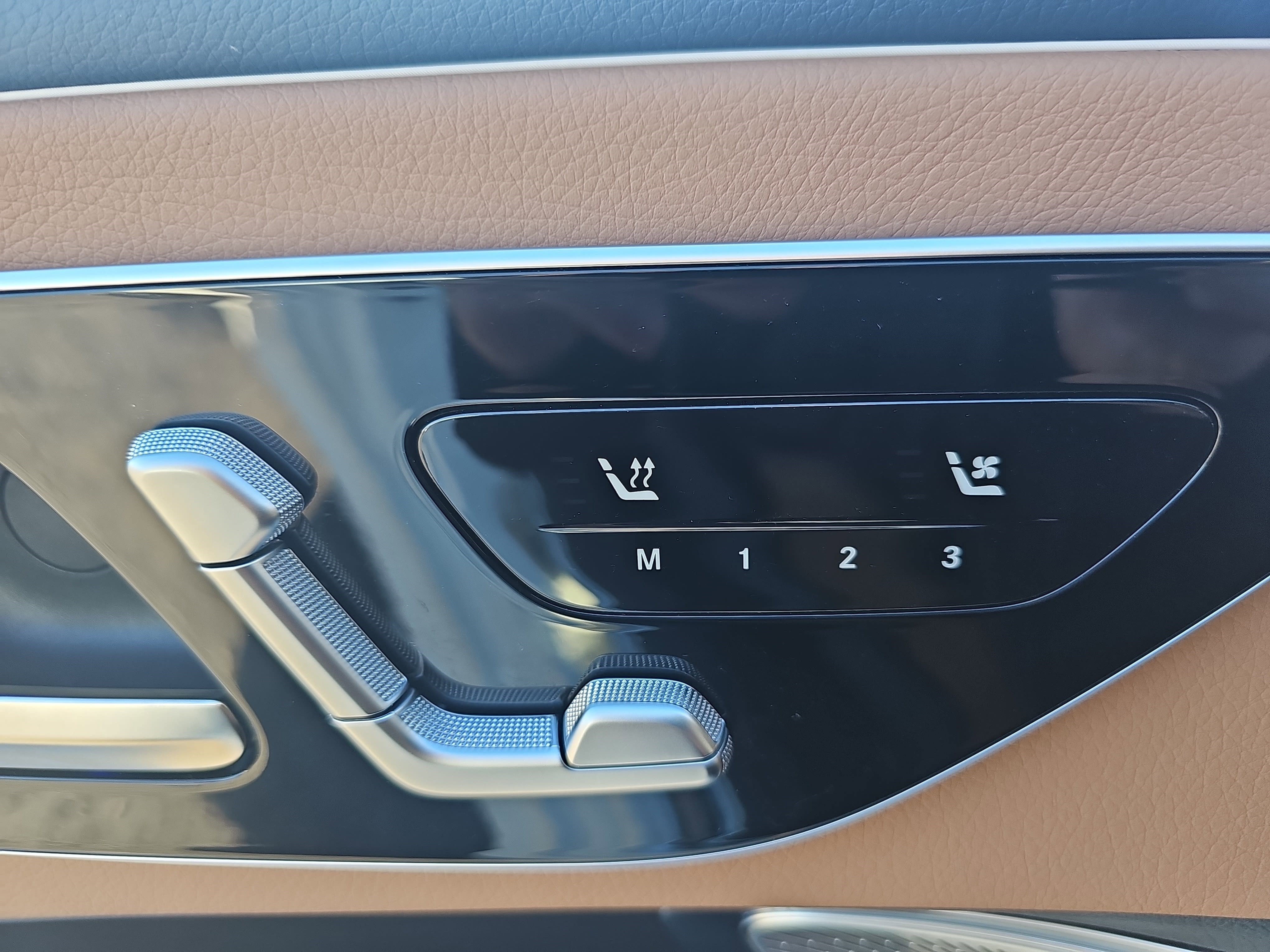 Certified 2025 Mercedes-Benz CLE 300 4MATIC Coupe image 31