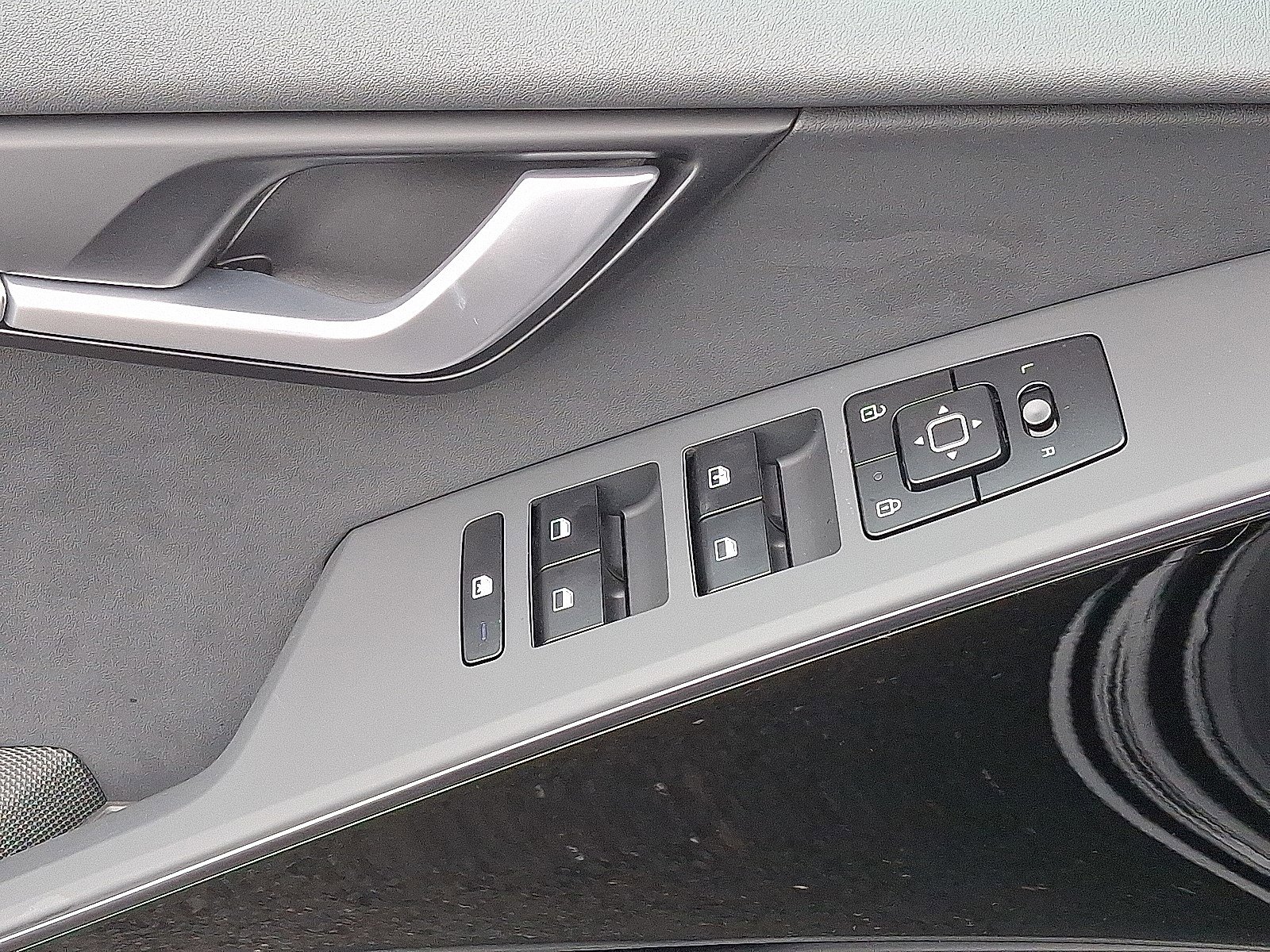 New 2025 Kia Niro EX image 7