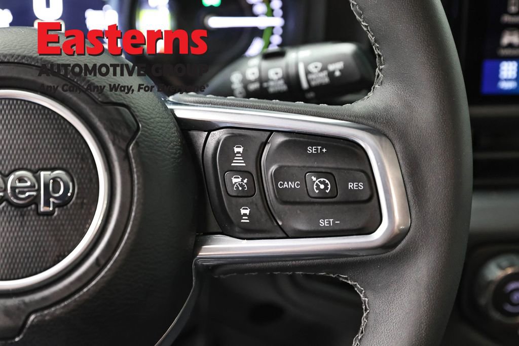 Used 2025 Jeep Wrangler Unlimited Sahara AWD/4WD image 16
