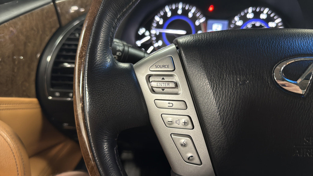Used 2016 INFINITI QX80 4WD w/ Signature Edition Package image 24
