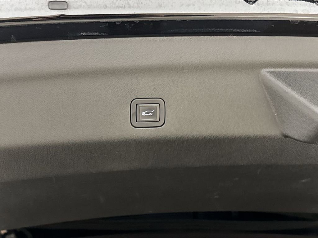 Used 2023 Chevrolet Tahoe Z71 w/ Luxury Package image 29