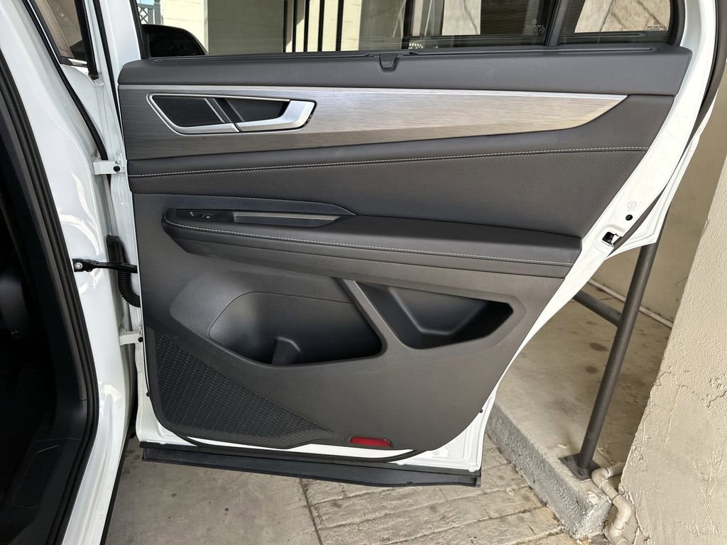 Used 2025 Volkswagen Atlas Cross Sport SE FWD image 33