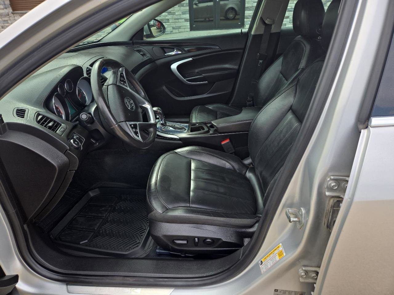 Used 2012 Buick Regal Leather FWD image 7