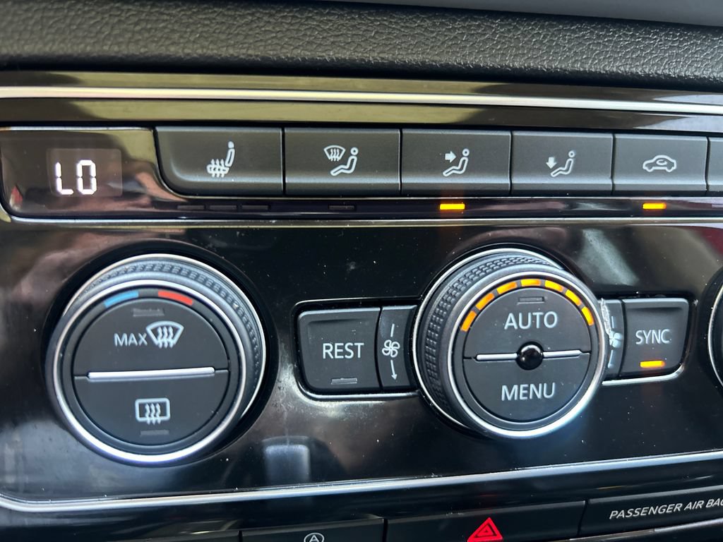 Used 2023 Volkswagen Atlas SEL R-Line AWD/4WD image 31