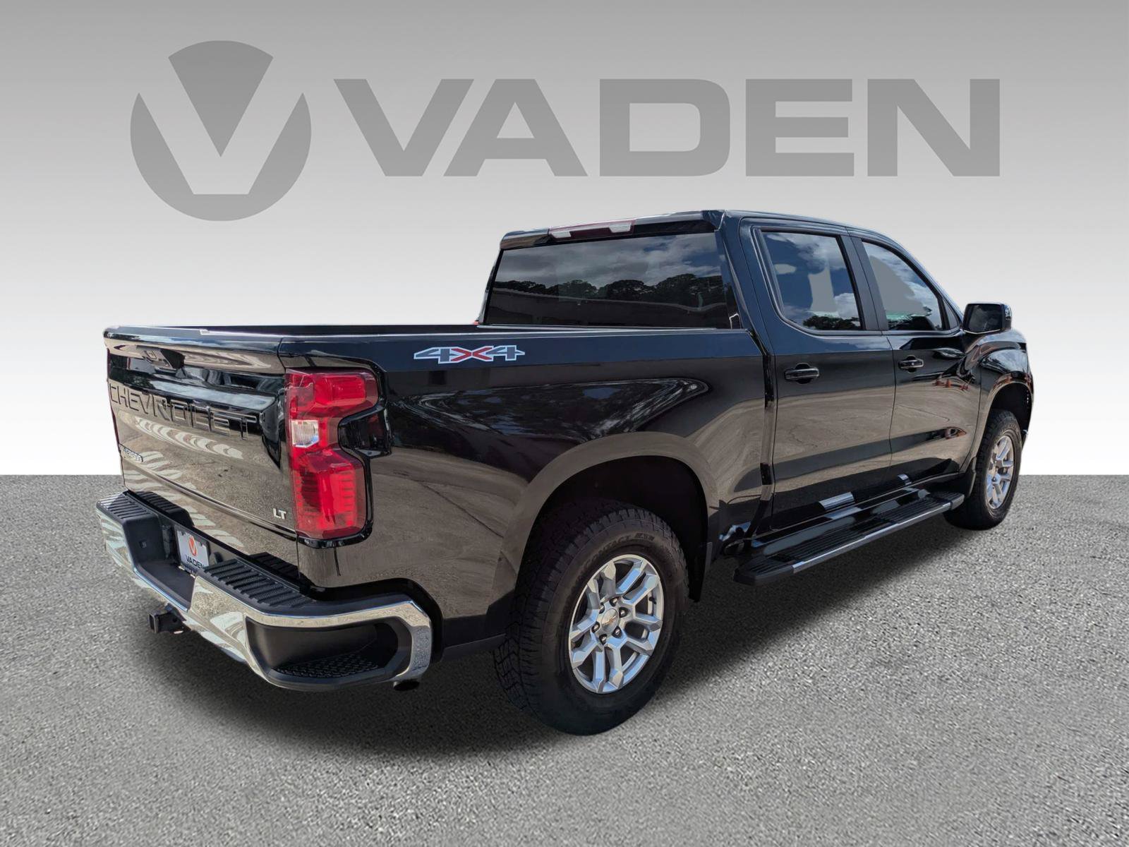 Used 2025 Chevrolet Silverado 1500 LT AWD/4WD image 25
