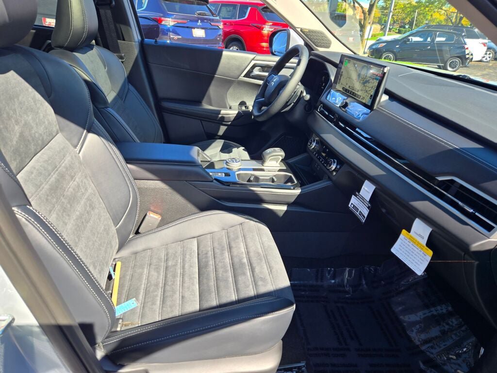 New 2026 Mitsubishi Outlander SE AWD/4WD image 4