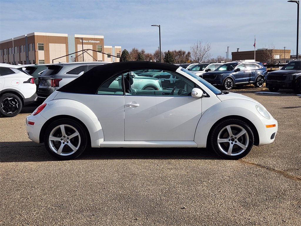 Used 2009 Volkswagen Beetle S image 2