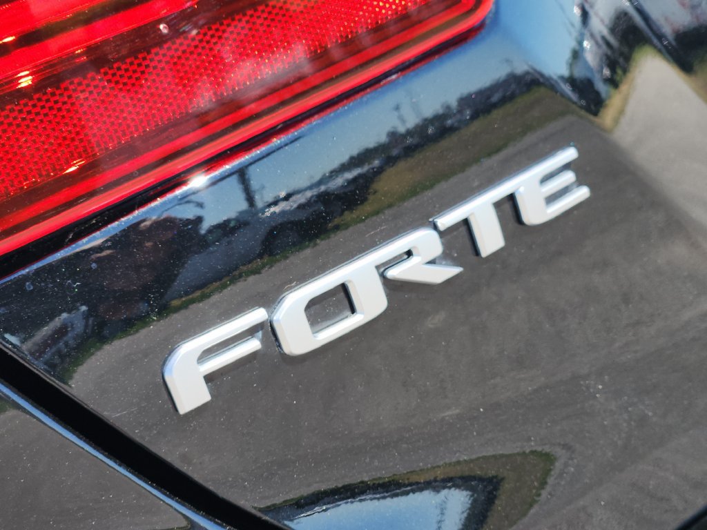 Used 2023 Kia Forte GT-Line w/ GT-Line Premium Package FWD image 12