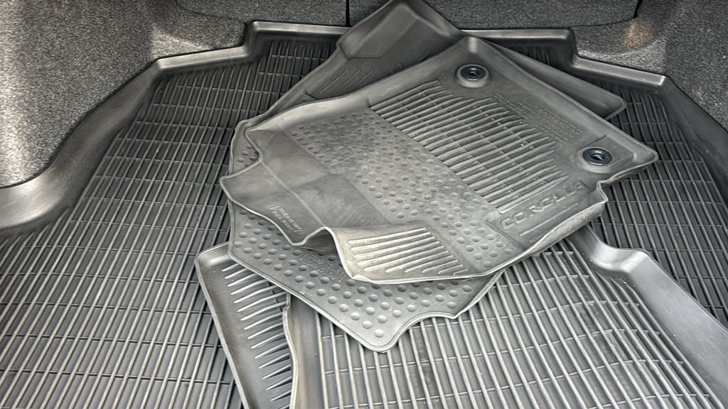 Used 2025 Toyota Corolla SE FWD image 30
