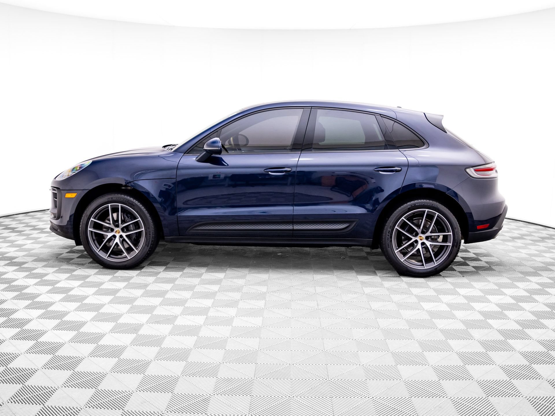 Certified 2023 Porsche Macan AWD/4WD video 2