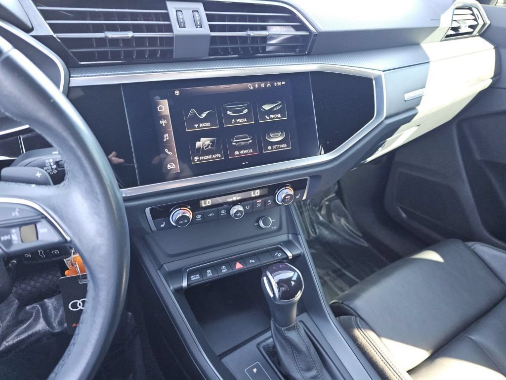 Used 2022 Audi Q3 2.0T Premium Plus w/ Premium Plus Package AWD/4WD image 32