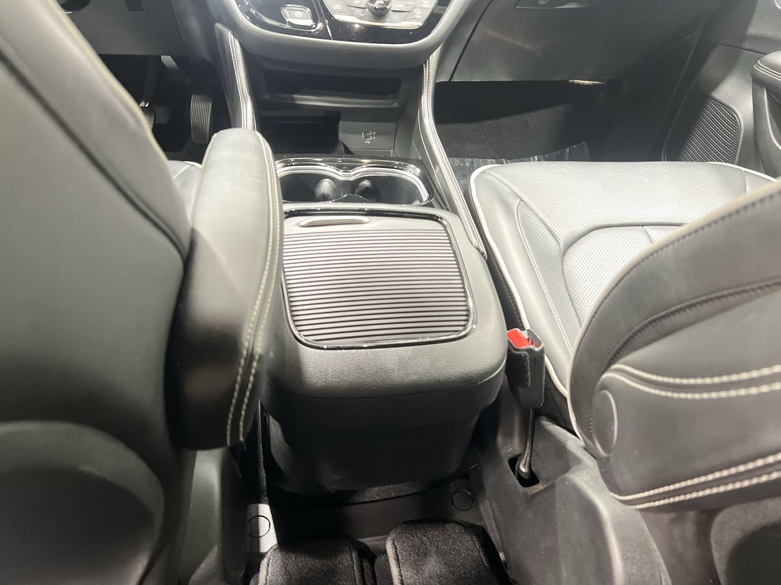 Used 2026 Chrysler Pacifica Limited AWD/4WD image 21