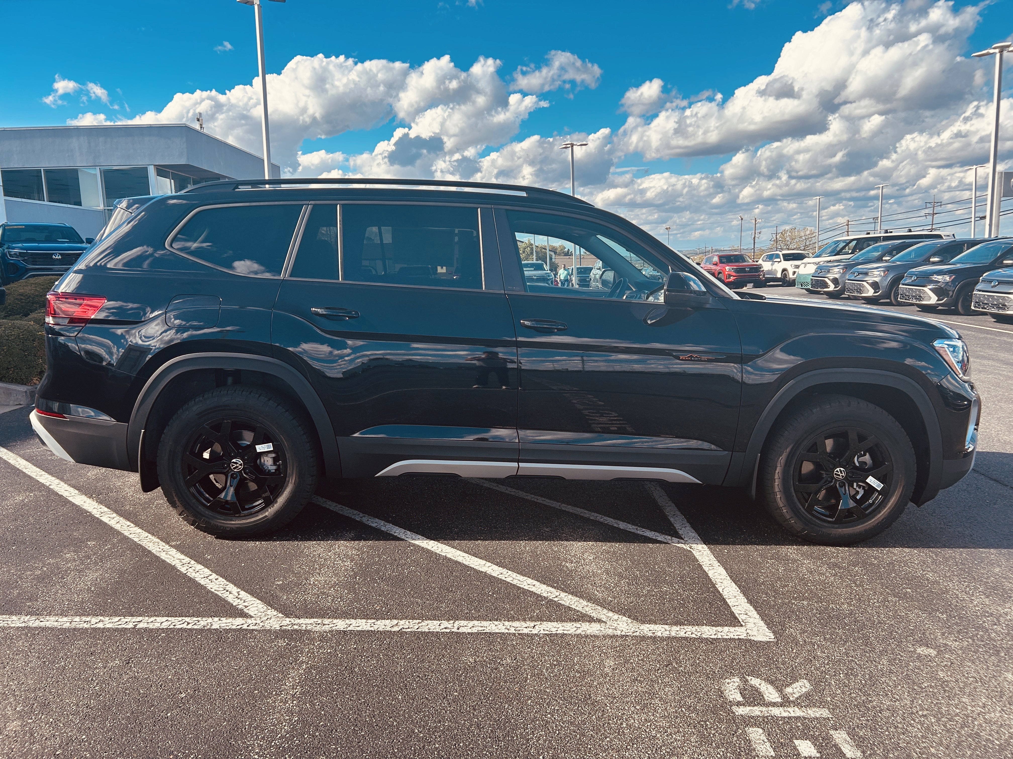 New 2026 Volkswagen Atlas Peak Edition image 8