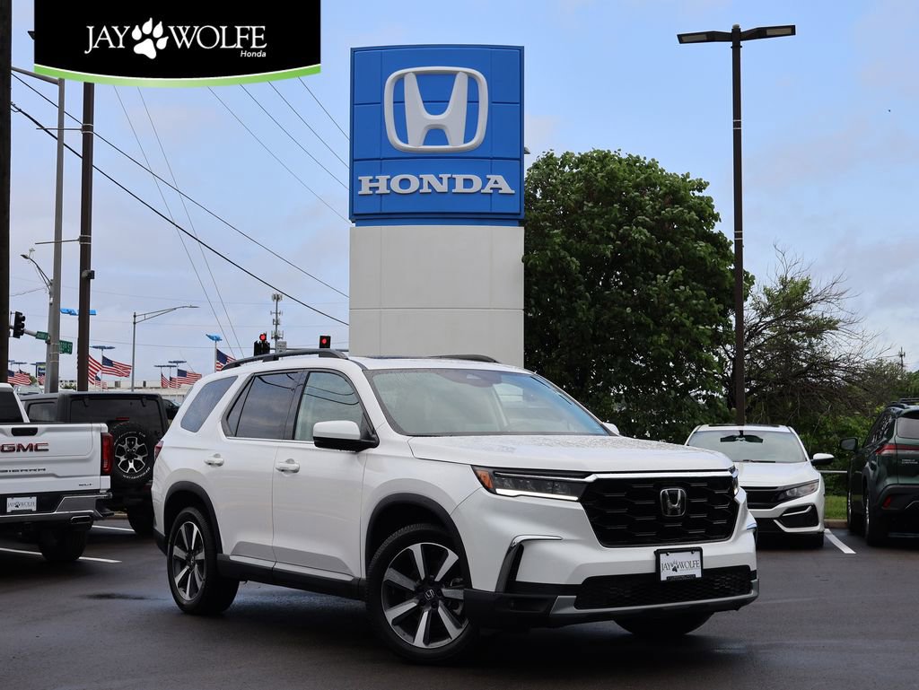Certified 2023 Honda Pilot Touring image 1