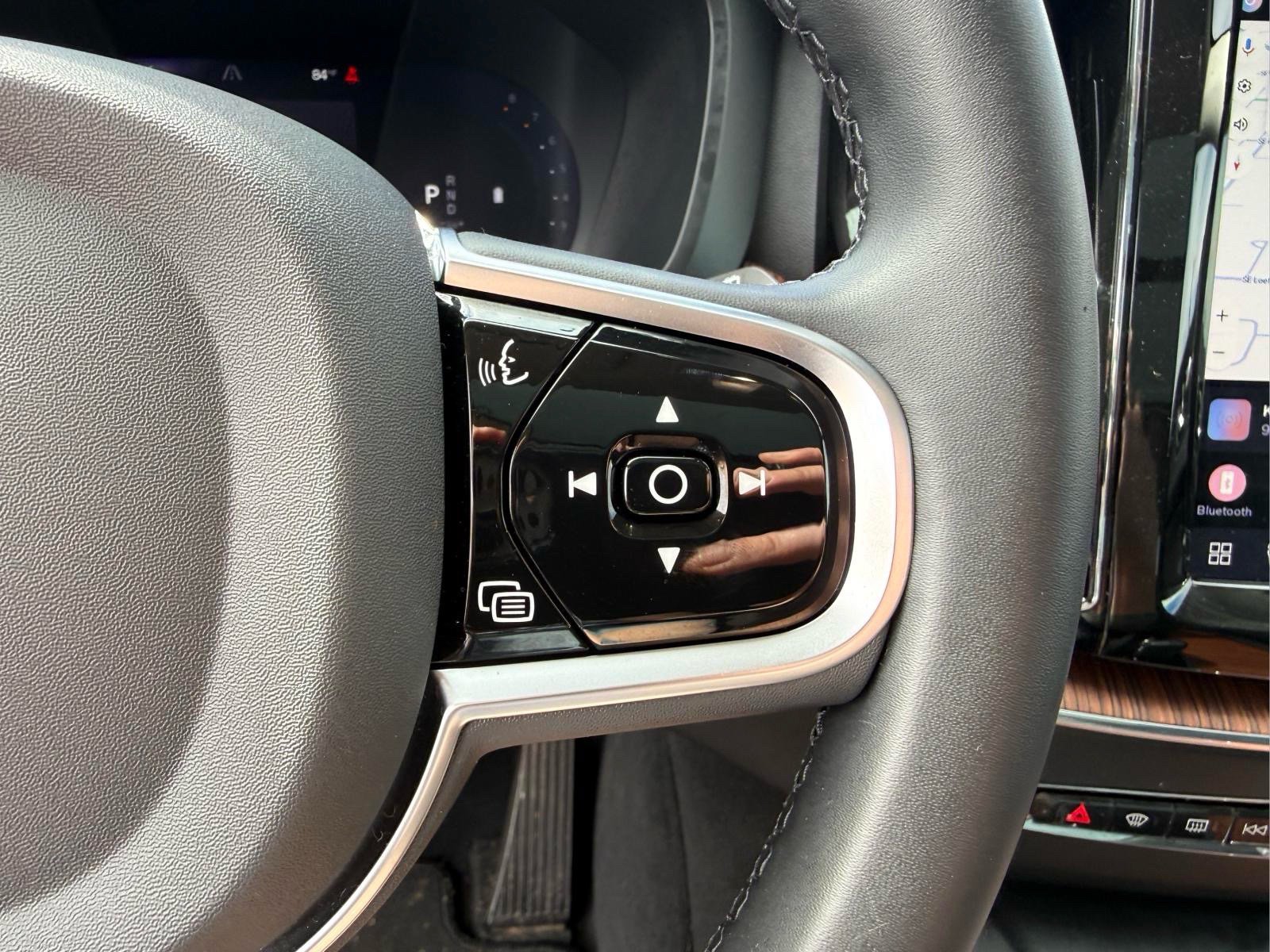 Used 2024 Volvo XC60 B5 Plus AWD/4WD image 25